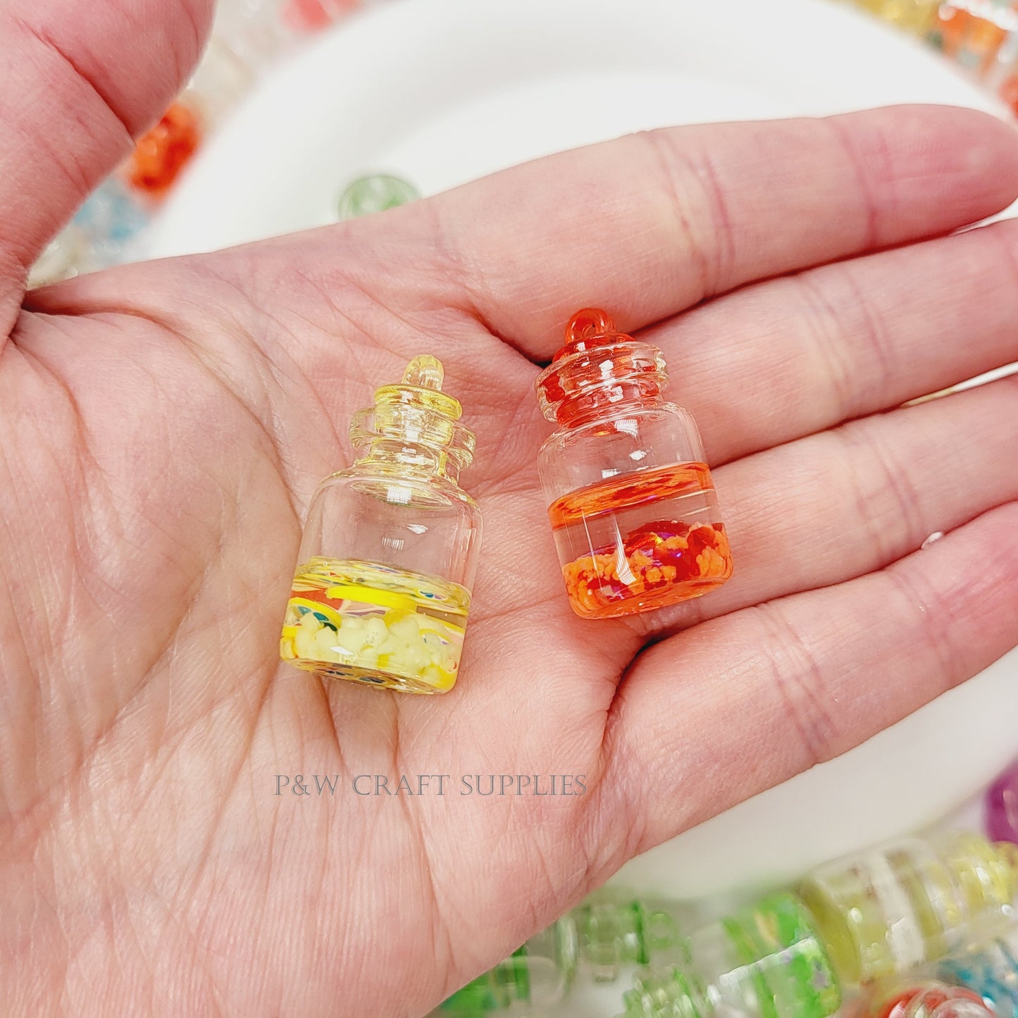 Label O68 - Glowing Potion Bottle Charms D