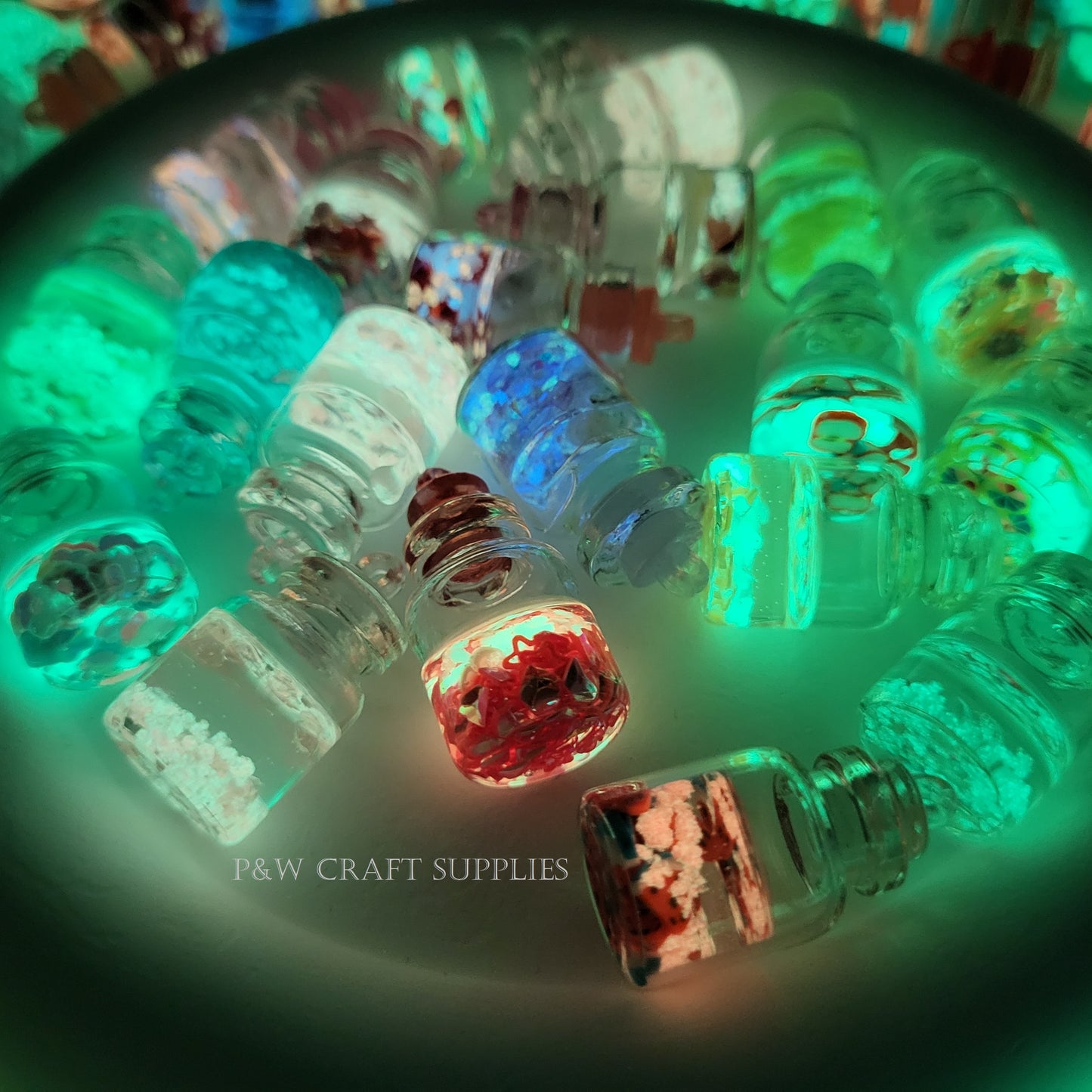 Label O68 - Glowing Potion Bottle Charms D
