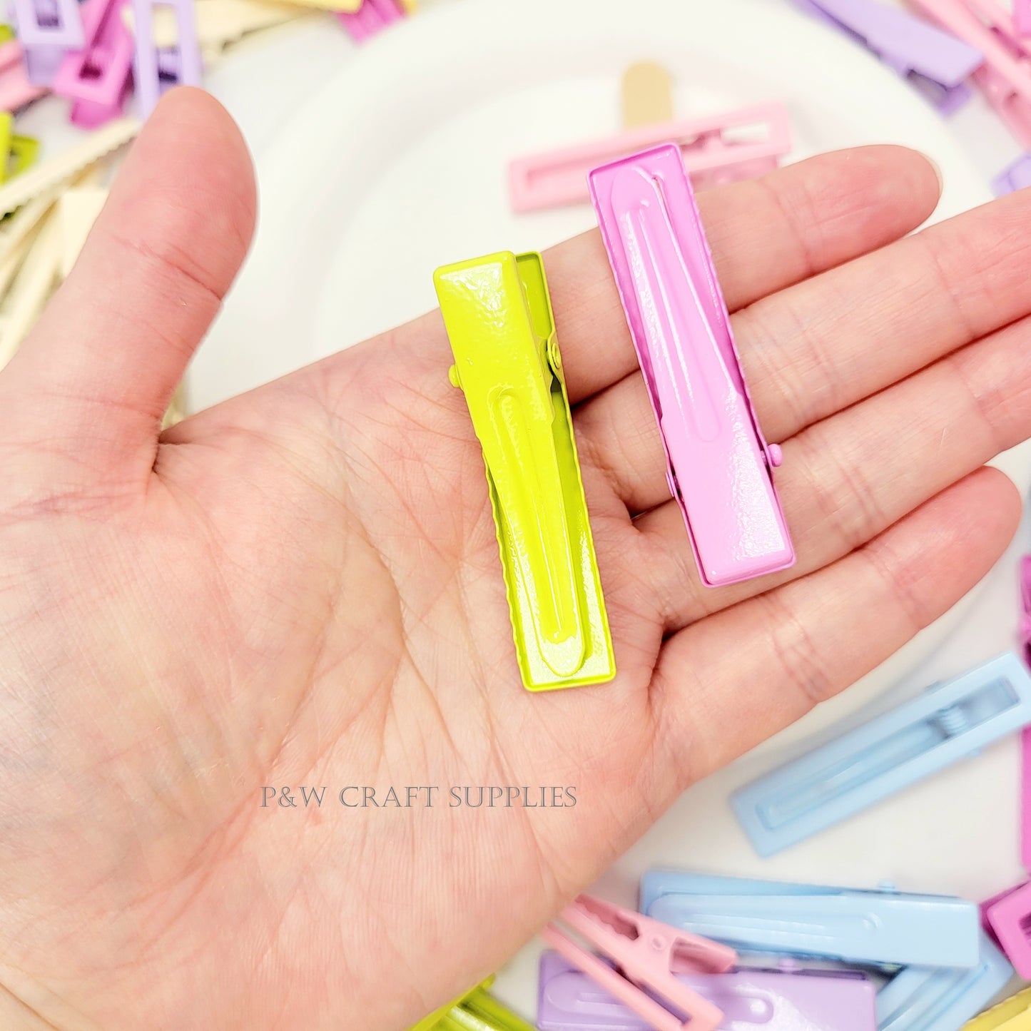 Label 195- Hollow Rectangular Clips - 5cm D