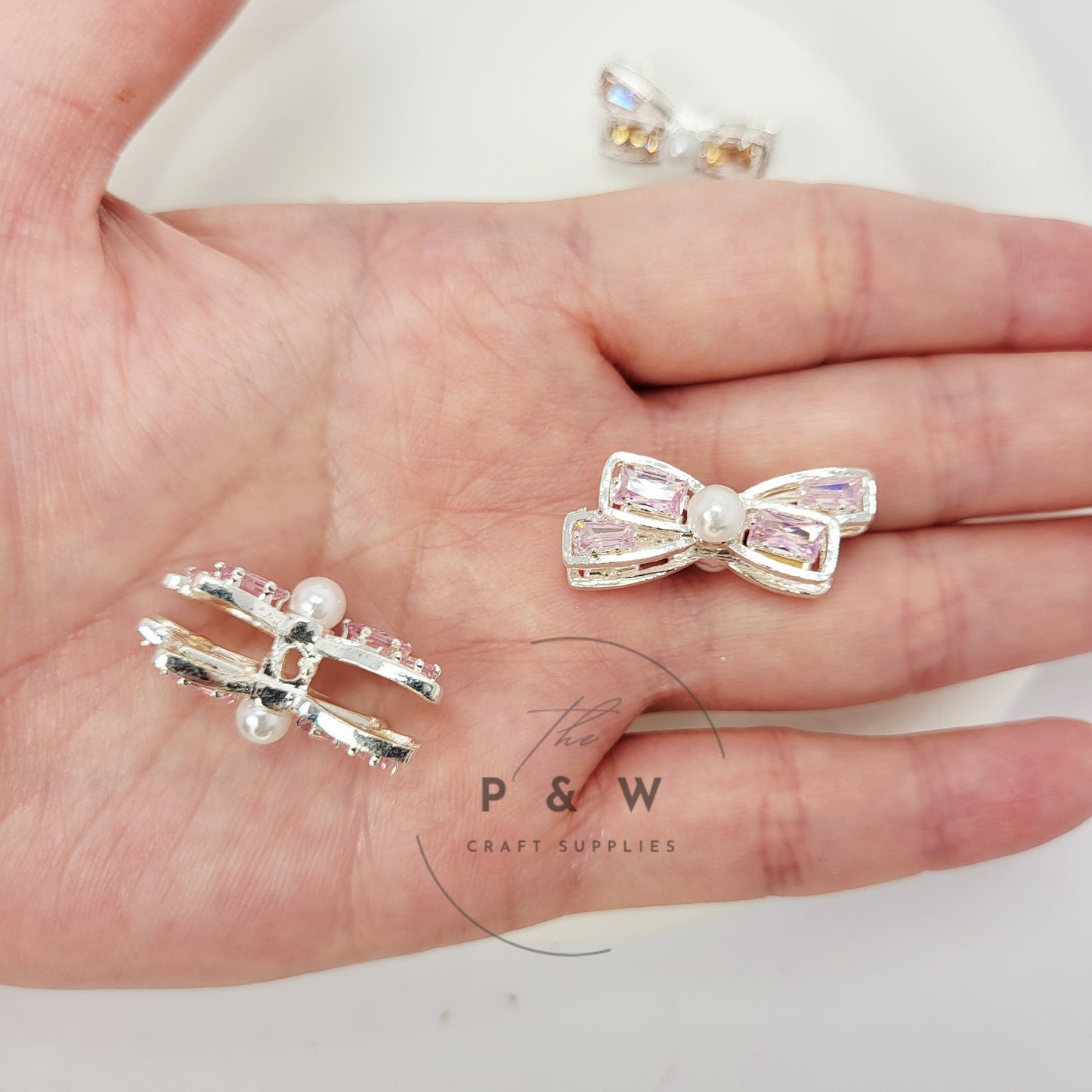 N 617 - Zirconia Bow Beads