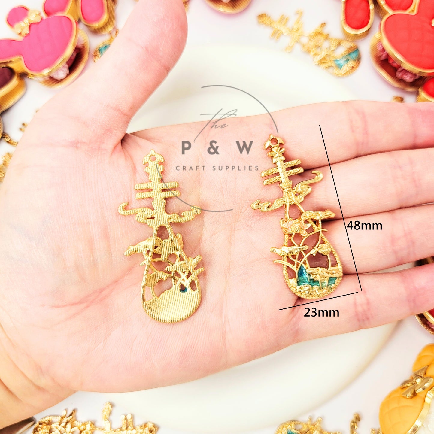N COD1 - Alloy Filigree Pipa Pendant