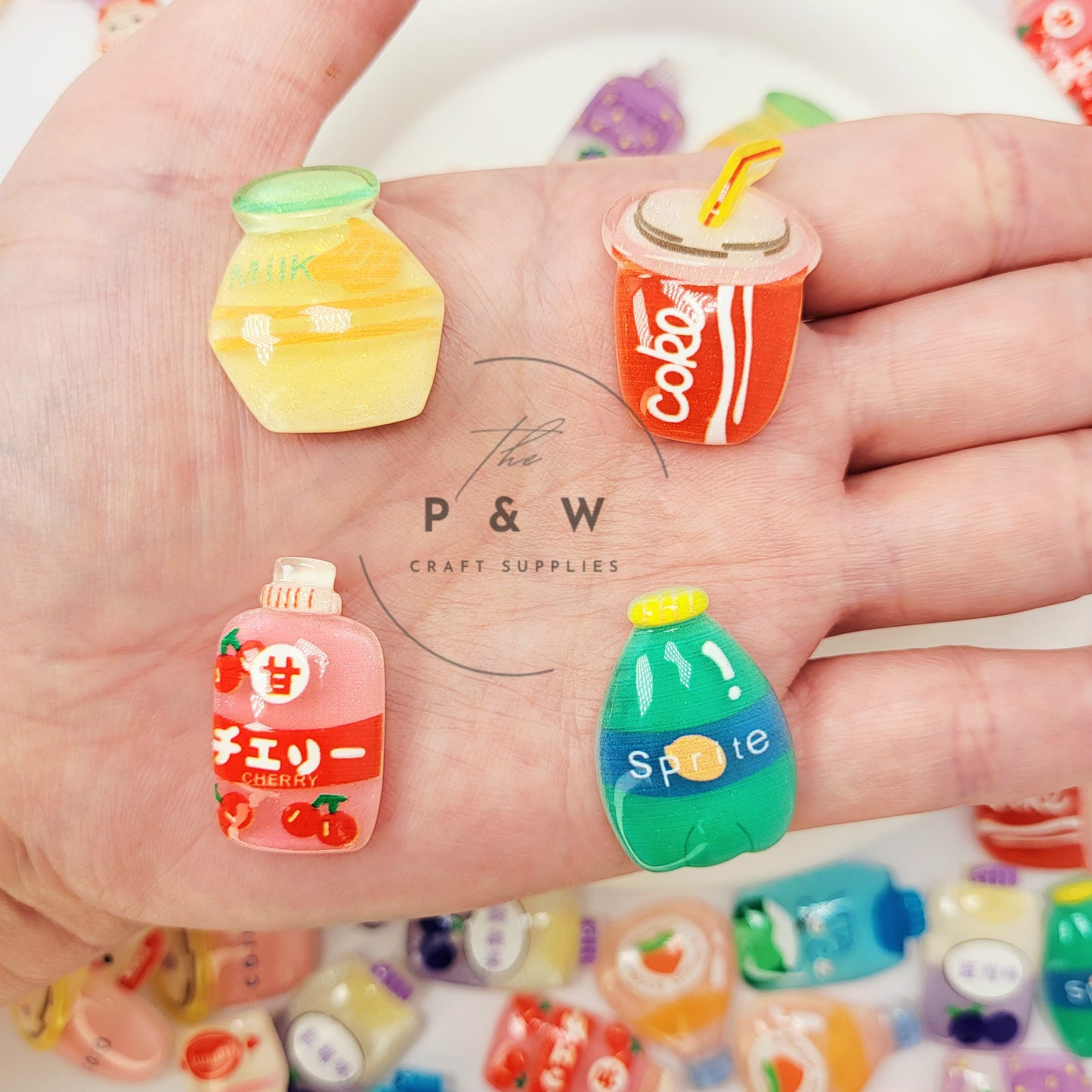 N L31 - Glitter Drink Bottle Flatback Charms