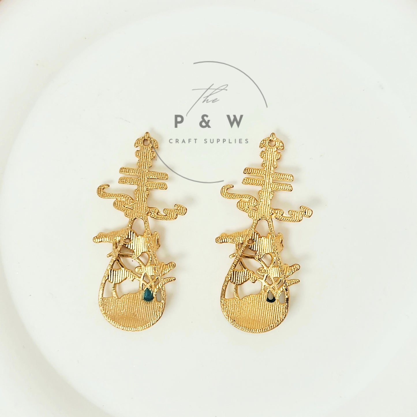 N COD1 - Alloy Filigree Pipa Pendant