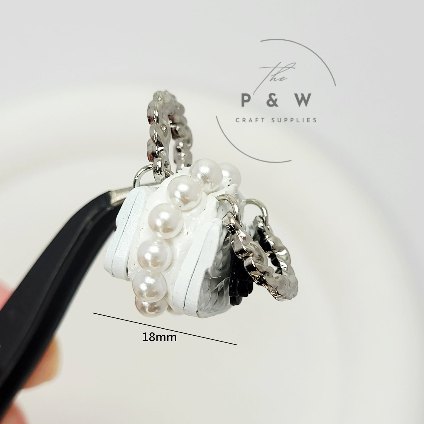 N 605 - Elegant Mini Handbag Beads