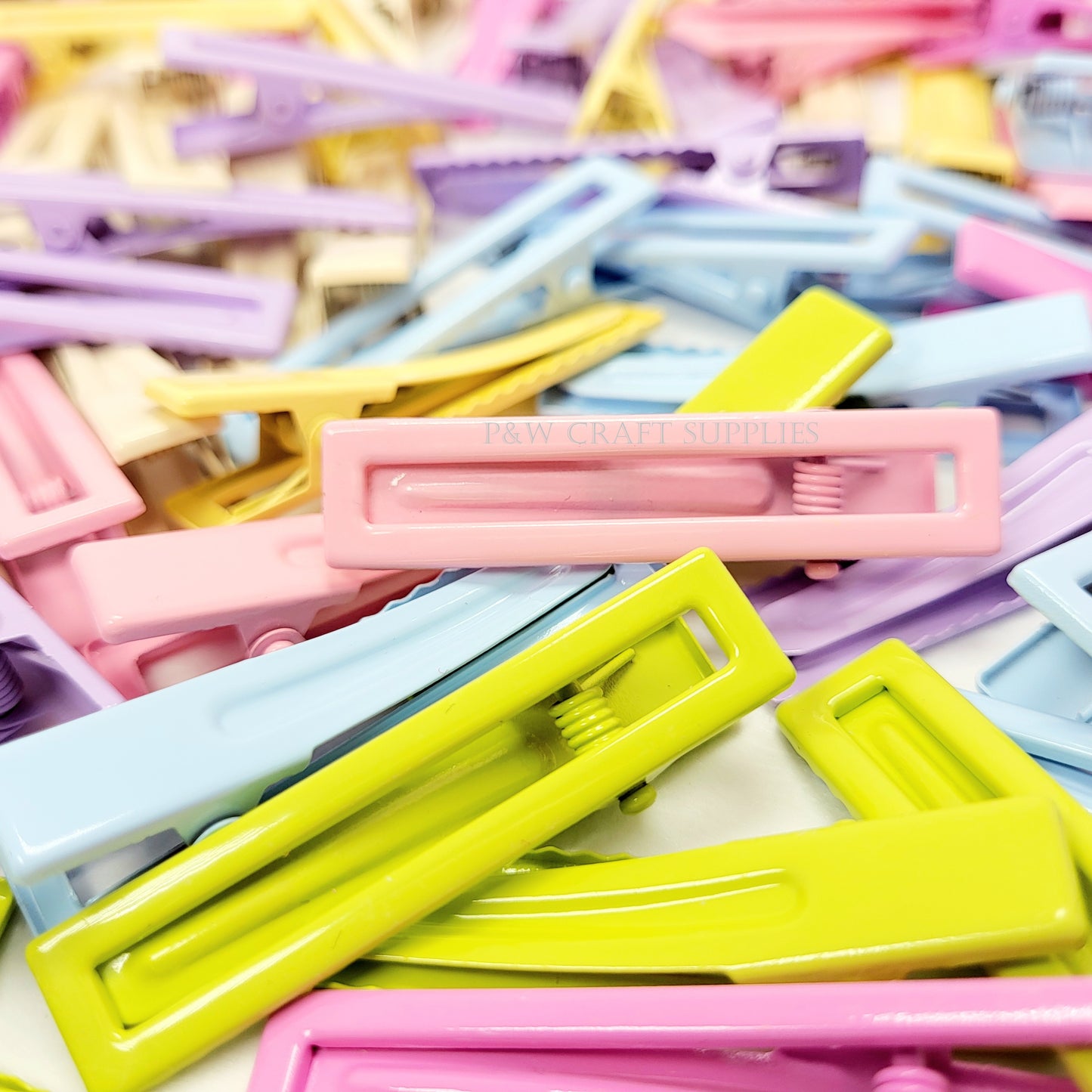 Label 195- Hollow Rectangular Clips - 5cm D