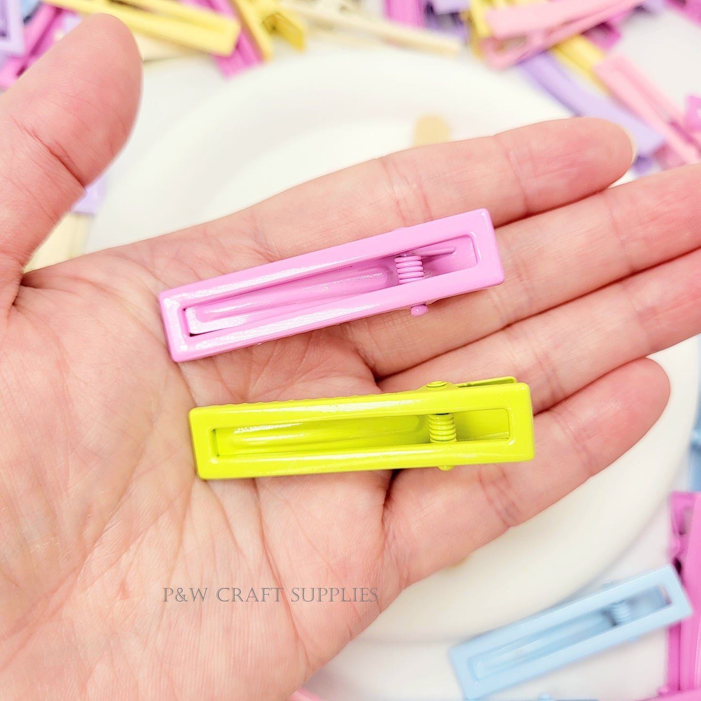 Label 195- Hollow Rectangular Clips - 5cm D