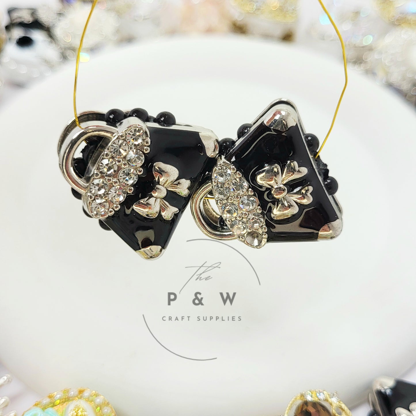 N 605 - Elegant Mini Handbag Beads