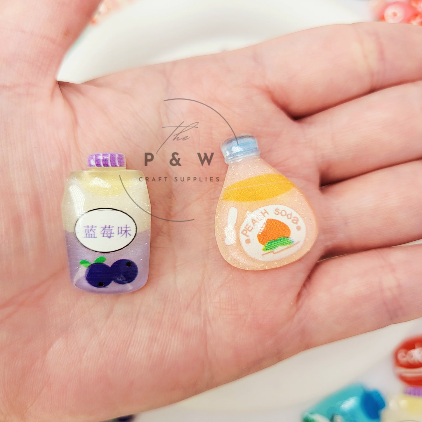 N L31 - Glitter Drink Bottle Flatback Charms