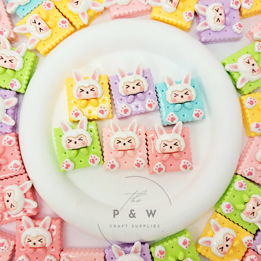 Label 122 - Kiki Biscuit Charm D